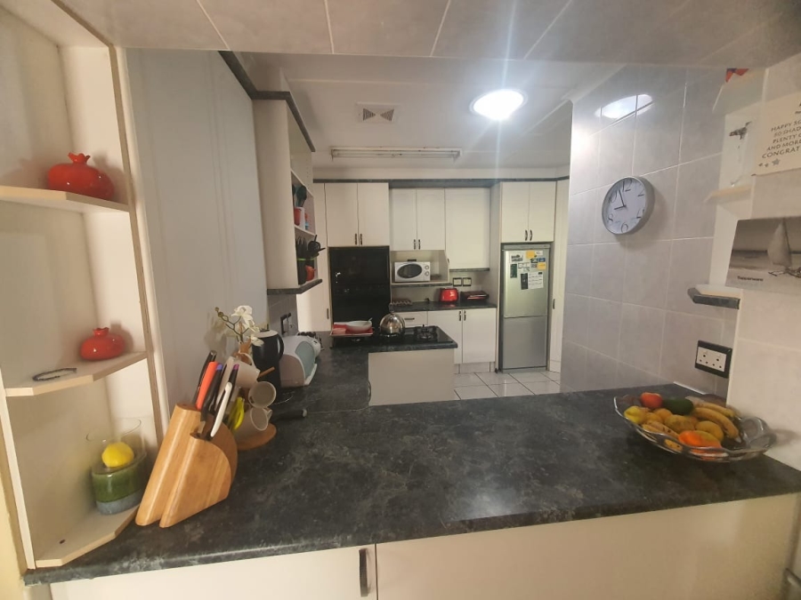 To Let 5 Bedroom Property for Rent in Beacon Bay Eastern Cape